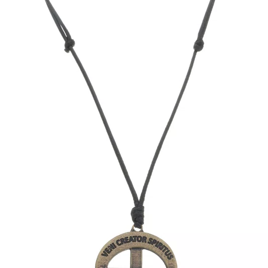 Cordão de Couro com Crucifixo da RCC em Metal - Ouro Velho