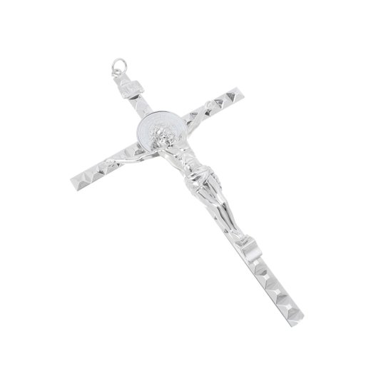 Crucifixo de Mesa ou Parede em Metal Prata com Medalha de São Bento - 28,5cm