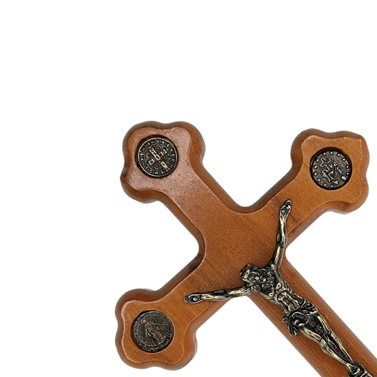 Crucifixo de Parede de Madeira com Medalhas de Bento e Graças em Metal - 13cm