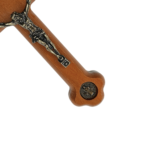 Crucifixo de Parede de Madeira com Medalhas de Bento e Graças em Metal - 13cm