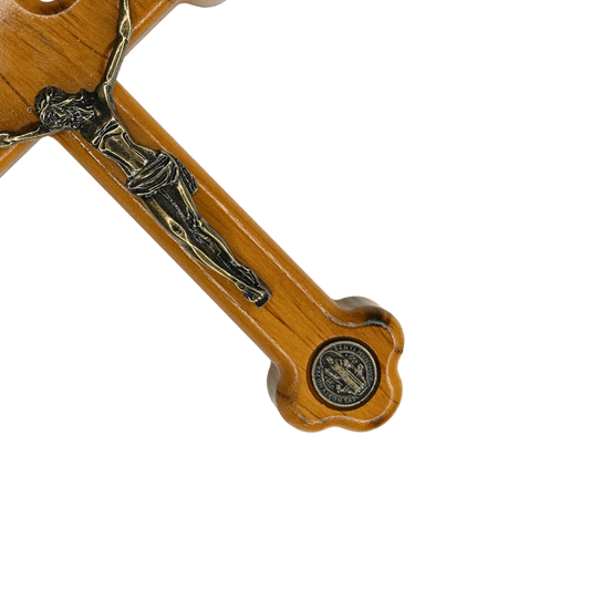Crucifixo de Parede de Madeira com Medalhas de Bento e Graças em Metal - 19cm