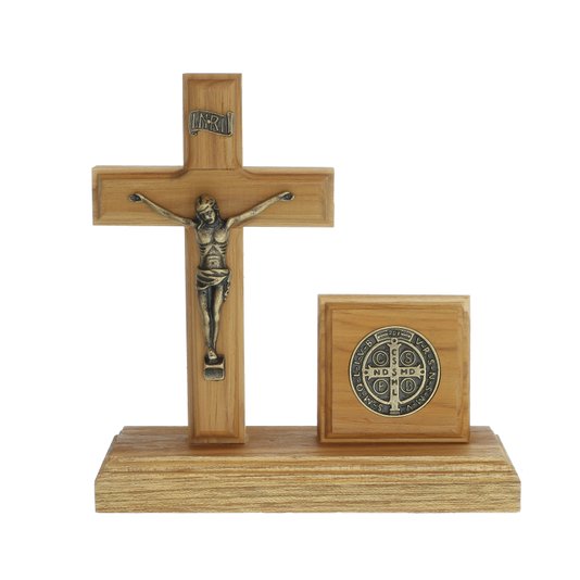 Crucifixo e Medalha de São Bento em Madeira - Ouro Velho