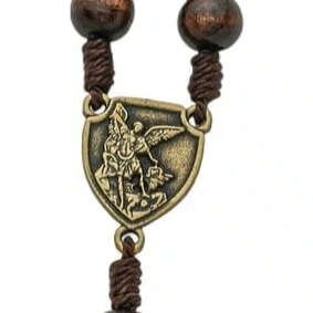 Dezena para Carro São Miguel Madeira Marrom Escuro 10mm e Pompom