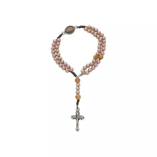 Kit Terço de Pulso de São Bento e Contas Pérola Rosegold - 3Un