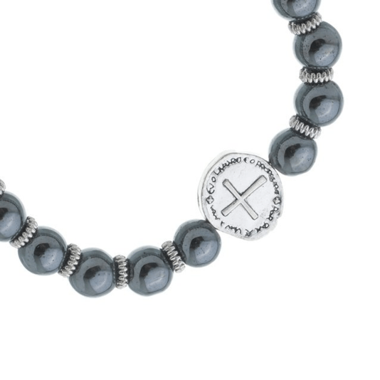Pulseira com Medalha das Duas Cruzes e Contas em Hematita