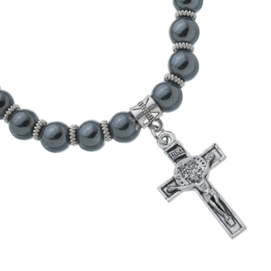 Pulseira com Medalha das Duas Cruzes e Contas em Hematita