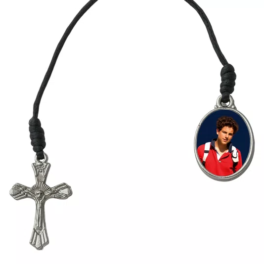 Pulseira São Carlo Acutis de Cristal Preto com Cruz e Medalha Resinada - 8mm