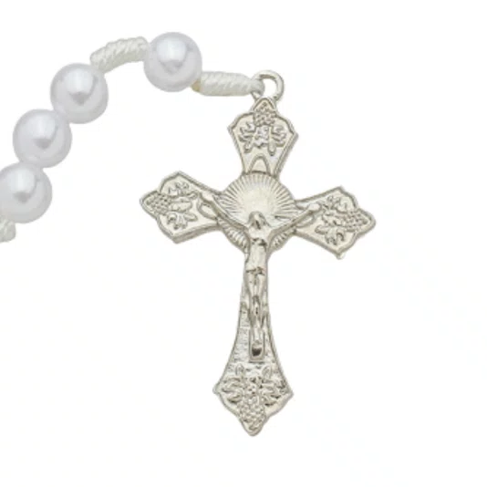 Terço com Folheto de Nossa Senhora Aparecida - Pérola Branca Abs 8mm