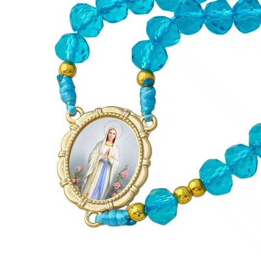 Terço de Cristal Azul Entremeio Dourado Nossa Senhora de Lourdes