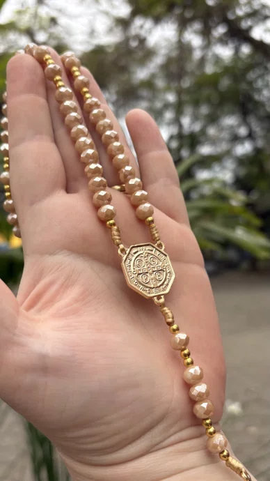 Terço de Cristal São Bento Dourado Doce de Leite