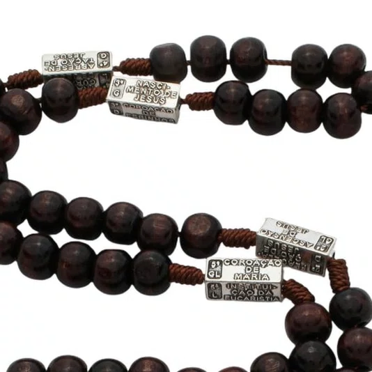 Terço de Nossa Senhora Das Graças da Contemplação Dos Mistérios Entremeio Metal e Contas Madeira Marrom Escuro 10mm