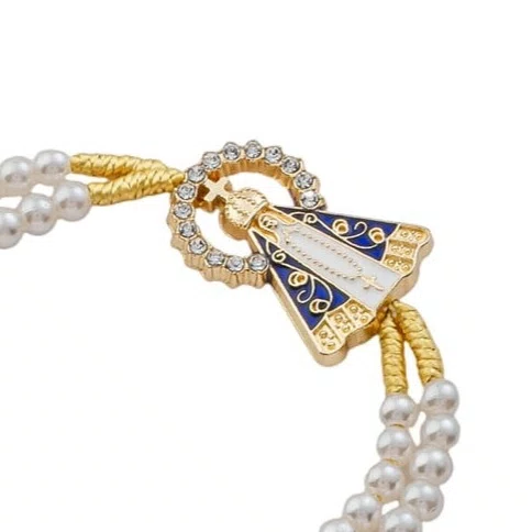 Terço de Pulso de Nossa Senhora Aparecida Dourada e Cruz Metal - Pérola Branca 4mm