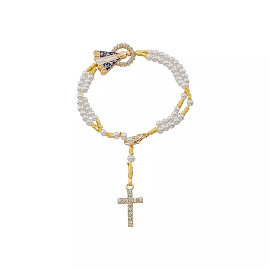 Terço de Pulso de Nossa Senhora Aparecida Dourada e Cruz Strass - Pérola Branca 4mm