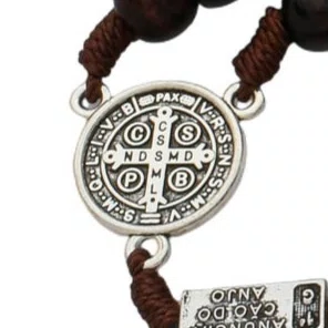 Terço de São Bento da Contemplação Dos Mistérios Entremeio Metal e Contas Madeira Marrom Escuro 10mm