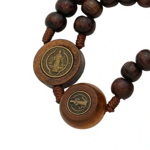 Terço Intercessor de São Bento Pai Nosso 20mm e Contas Madeira Marrom Escuro 10mm