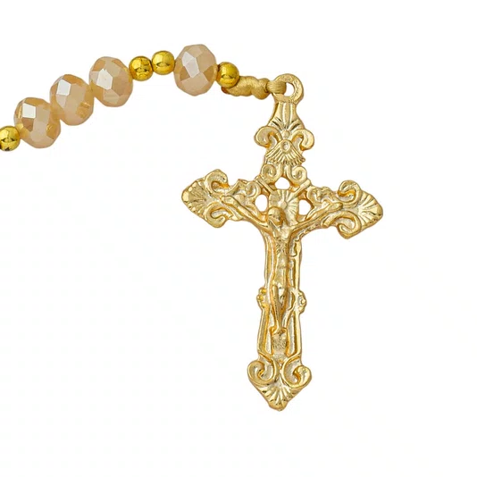 Terço Nossa Senhora da Conceição de Cristal Doce de Leite Entremeio Dourado - 8mm
