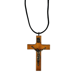 Cordão Crucifixo em Madeira de Demolição Envernizado e Detalhes em Metal
