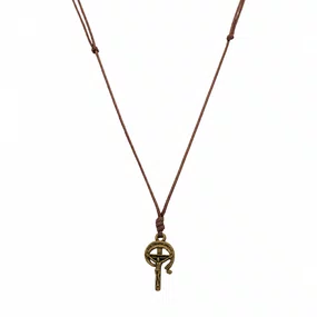 Cordão de Couro Sintético Marrom com Crucifixo da Rcc Ouro Velho Mini