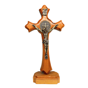 Crucifixo de Mesa da Medalha de São Bento em Madeira de Demolição Envernizado - 12cm