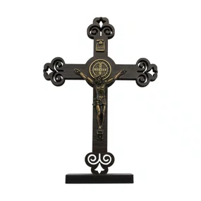 Crucifixo de Mesa em Mdf Vazado com Detalhes de Metal - 13cm