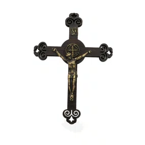 Crucifixo de Parede em Mdf Vazado com Detalhes de Metal - 9cm