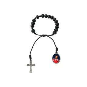 Pulseira São Carlo Acutis de Cristal Preto com Cruz e Medalha Resinada - 8mm