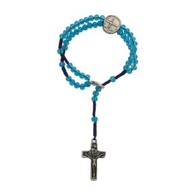 Terço de Pulso com Medalha das Duas Cruzes e Conta Cristal em Azul Translúcido - 2Un